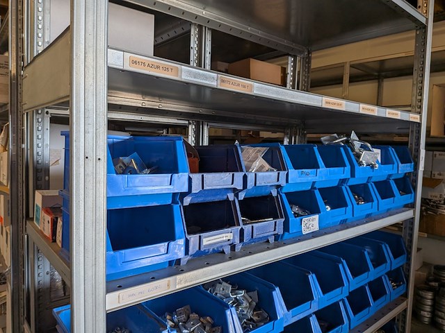 Partij ijzerwaar in magazijnbakjes - afbeelding 46 van  61