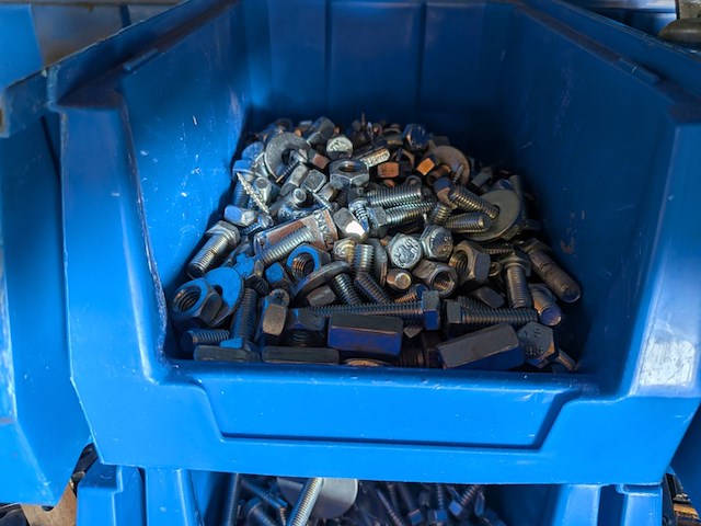 Partij ijzerwaar in magazijnbakjes - afbeelding 54 van  61