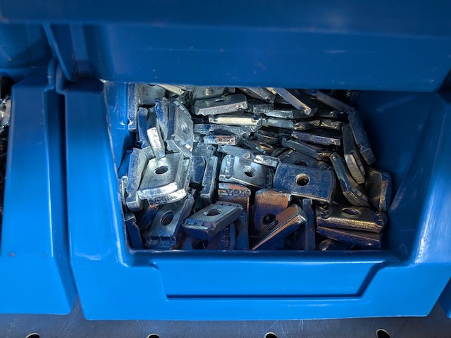 Partij ijzerwaar in magazijnbakjes - afbeelding 55 van  61