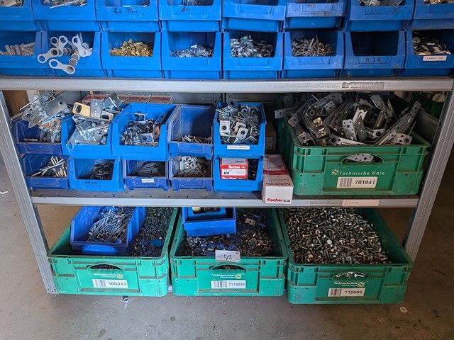 Partij ijzerwaar in magazijnbakjes - afbeelding 56 van  61