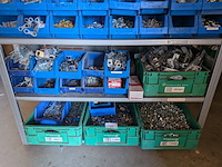Partij ijzerwaar in magazijnbakjes - afbeelding 56 van  61