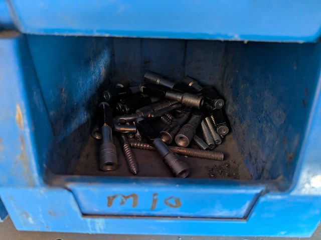 Partij ijzerwaar in magazijnbakjes - afbeelding 60 van  61