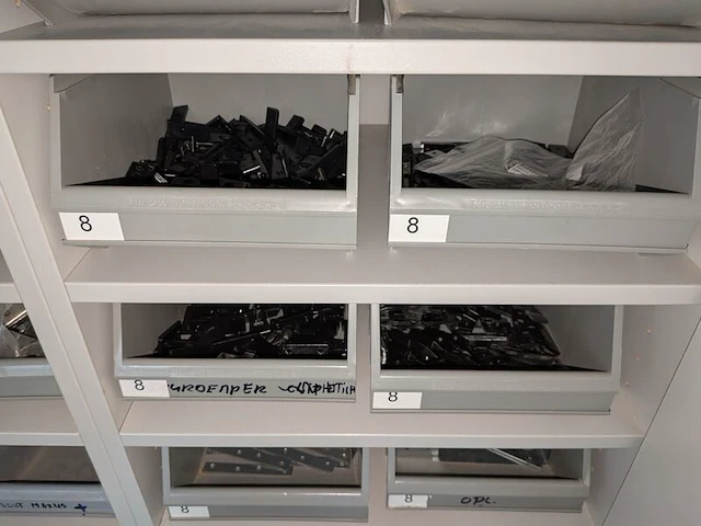 Partij ijzerwaren o.a. blum, fisher - afbeelding 35 van  104