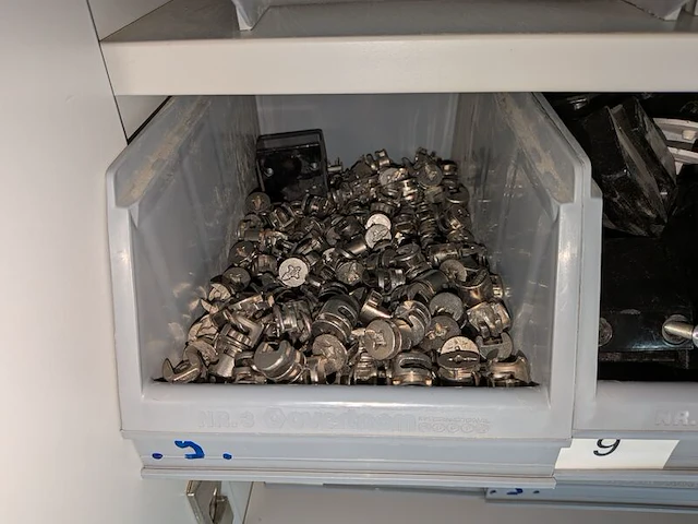 Partij ijzerwaren o.a. blum, fisher - afbeelding 52 van  104