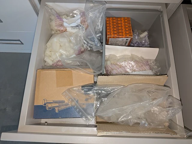 Partij ijzerwaren o.a. blum, fisher - afbeelding 87 van  104
