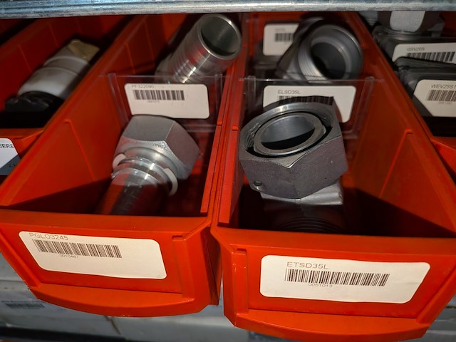 Partij ijzerwaren o.a. manometers - afbeelding 2 van  56