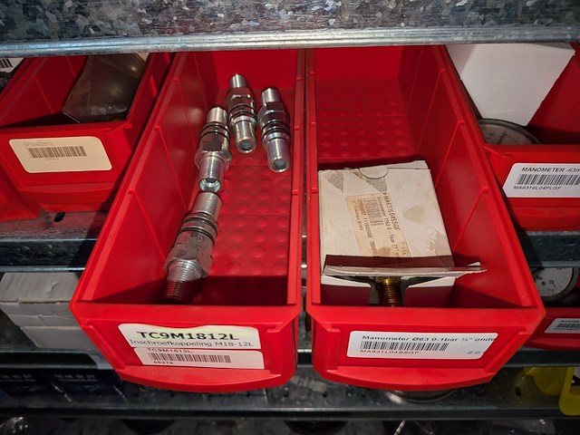 Partij ijzerwaren o.a. manometers - afbeelding 6 van  56