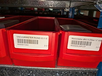 Partij ijzerwaren o.a. manometers - afbeelding 8 van  56