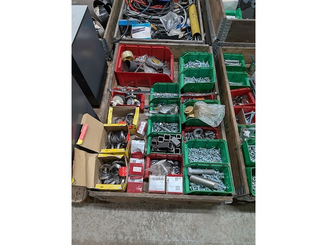 Partij ijzerwaren - afbeelding 1 van  23