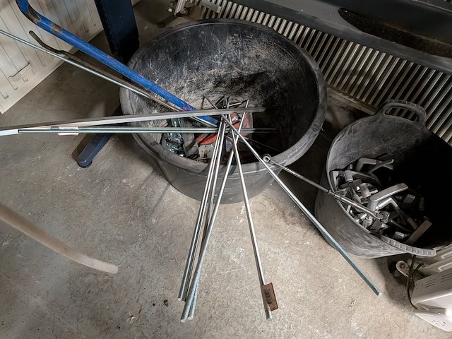 Partij ijzerwaren - afbeelding 30 van  39