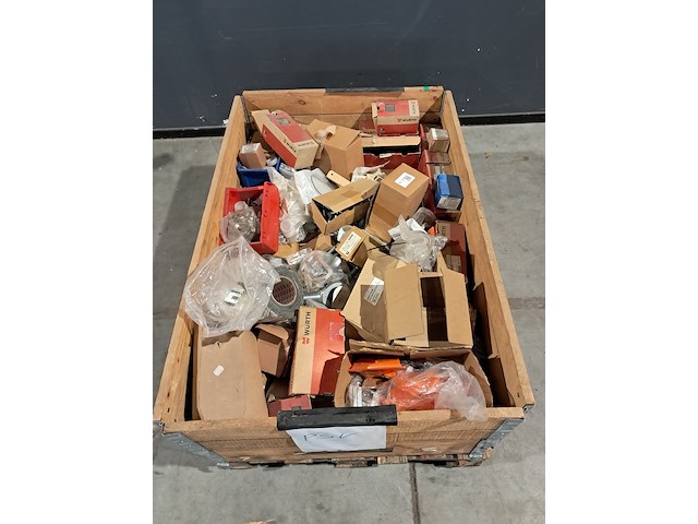 Partij ijzerwaren - afbeelding 1 van  13