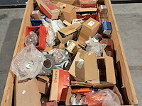 Partij ijzerwaren - afbeelding 1 van  13