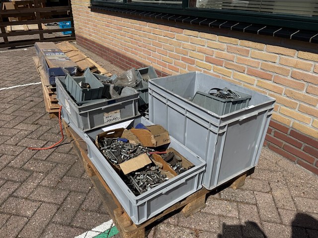Partij ijzerwaren - afbeelding 1 van  7
