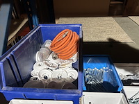 Partij ijzerwaren/schroeven in stapelbakken - afbeelding 4 van  6