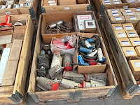 Partij industrieel gereedschap en elektrische componenten. - afbeelding 1 van  9