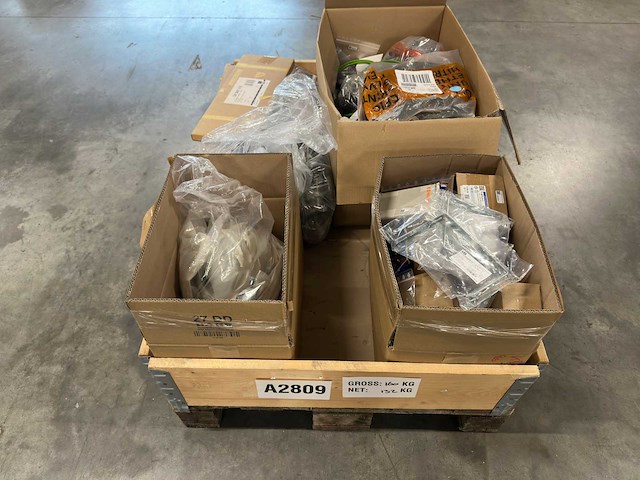 Partij industrieel installatiemateriaal en koppelingen - afbeelding 1 van  7