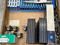 Partij industriële aandrijvingen en pneumatische componenten, plcs en printplaten - afbeelding 9 van  10