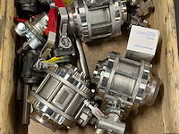 Partij industriële afsluiters van flowserve en danfoss - afbeelding 2 van  10