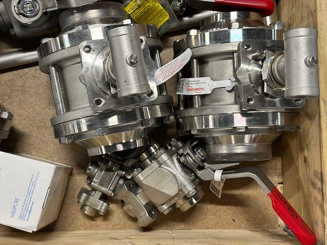 Partij industriële afsluiters van flowserve en danfoss - afbeelding 7 van  10