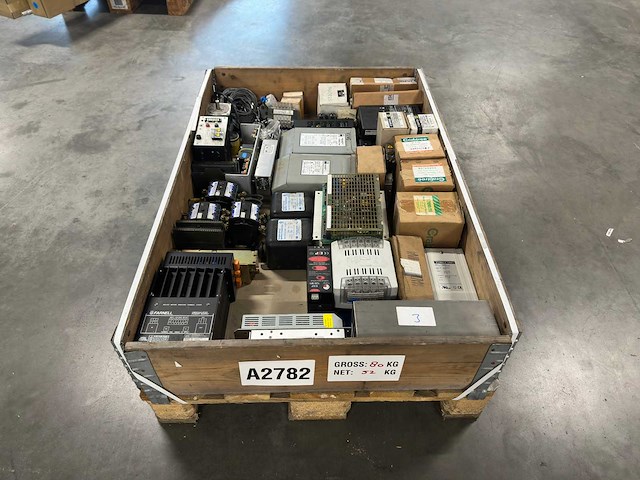 Partij industriële automatisering & electronica incl. power supplies en servomotoren - afbeelding 1 van  12