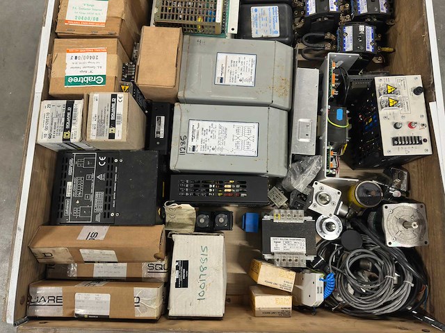 Partij industriële automatisering & electronica incl. power supplies en servomotoren - afbeelding 5 van  12