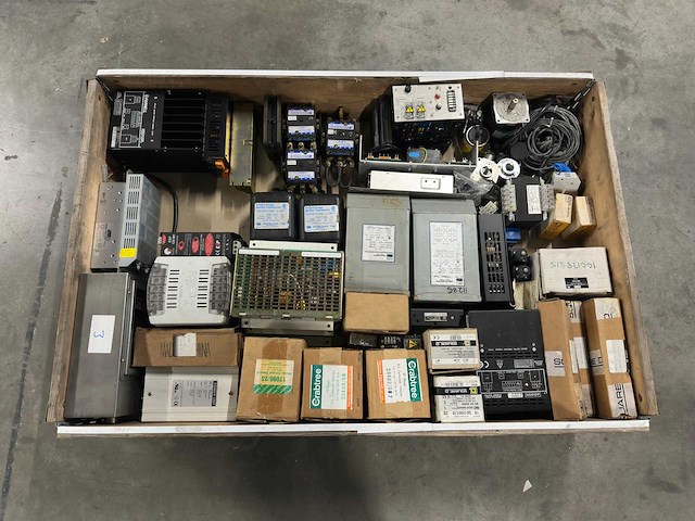 Partij industriële automatisering & electronica incl. power supplies en servomotoren - afbeelding 6 van  12
