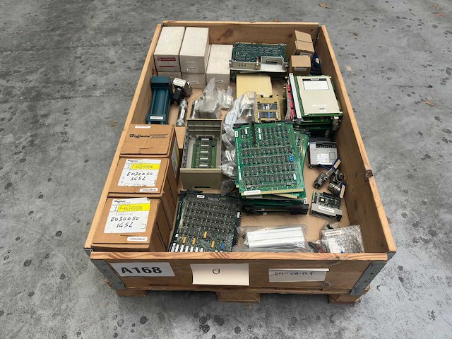 Partij industriële automatisering en printplaten - afbeelding 1 van  12