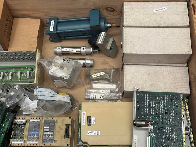 Partij industriële automatisering en printplaten - afbeelding 10 van  12