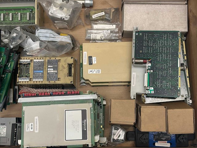 Partij industriële automatisering en printplaten - afbeelding 11 van  12