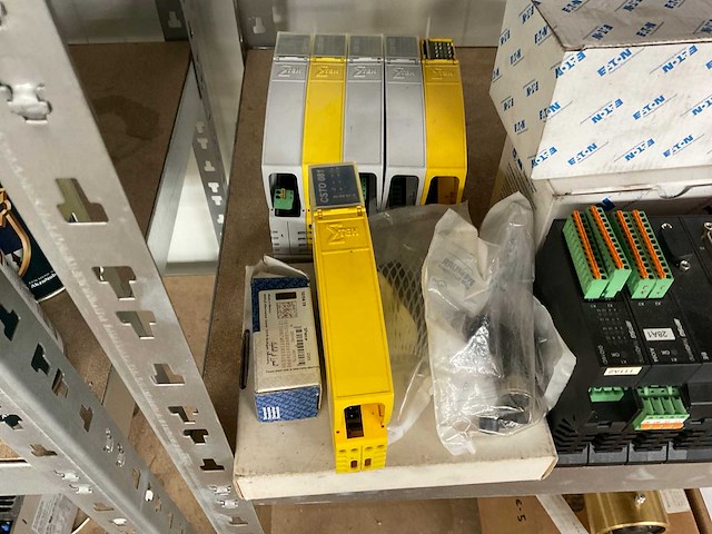 Partij industriële automatiserings- en elektrotechnische componenten - afbeelding 5 van  5