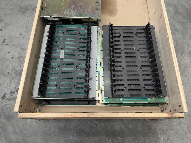 Partij industriële backplanes / rack frames (ca. 3 stuks) - afbeelding 5 van  6