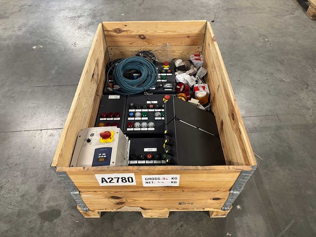Partij industriële bedieningspanelen & signaalverlichting (44kg) - afbeelding 7 van  7