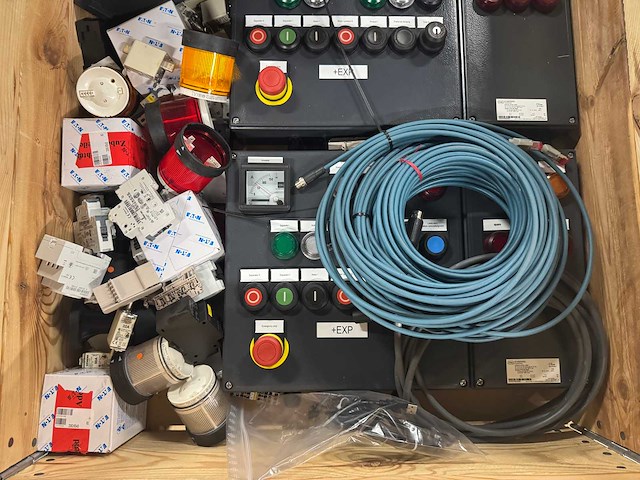 Partij industriële bedieningspanelen & signaalverlichting (44kg) - afbeelding 2 van  7
