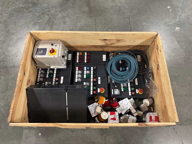 Partij industriële bedieningspanelen & signaalverlichting (44kg) - afbeelding 6 van  7