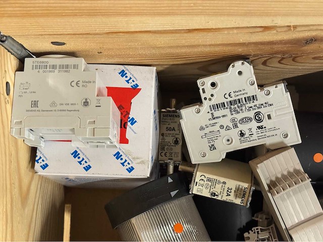 Partij industriële bedieningspanelen & signaalverlichting (44kg) - afbeelding 4 van  7