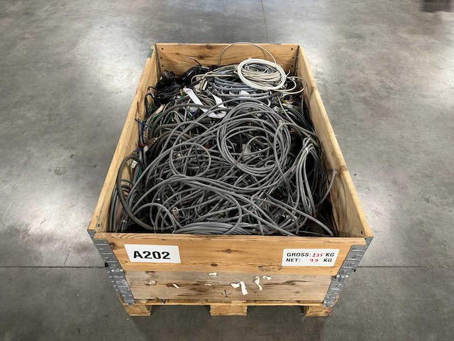 Partij industriële bekabeling & kabelbomen - koper (99kg) - afbeelding 1 van  8