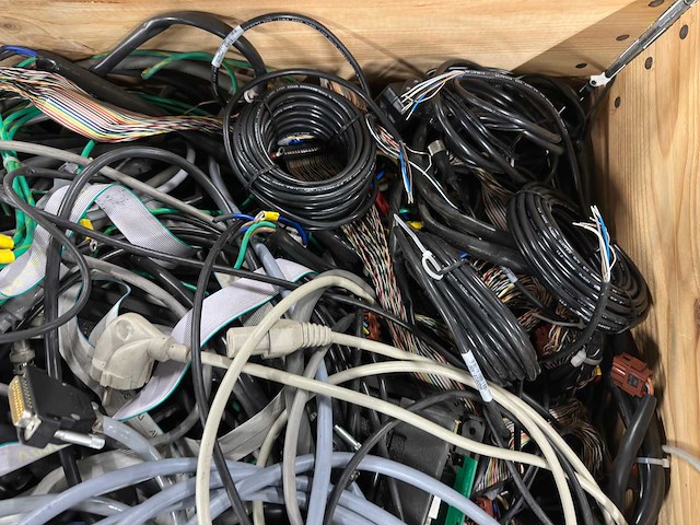 Partij industriële bekabeling & kabelbomen - koper (99kg) - afbeelding 5 van  8