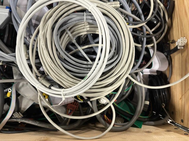 Partij industriële bekabeling & kabelbomen - koper (99kg) - afbeelding 6 van  8