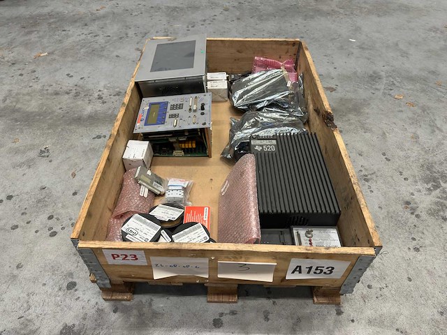 Partij industriële besturings- en elektronica componenten - afbeelding 1 van  8