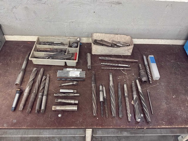 Partij industriële boren en boorhulpstukken - afbeelding 1 van  12