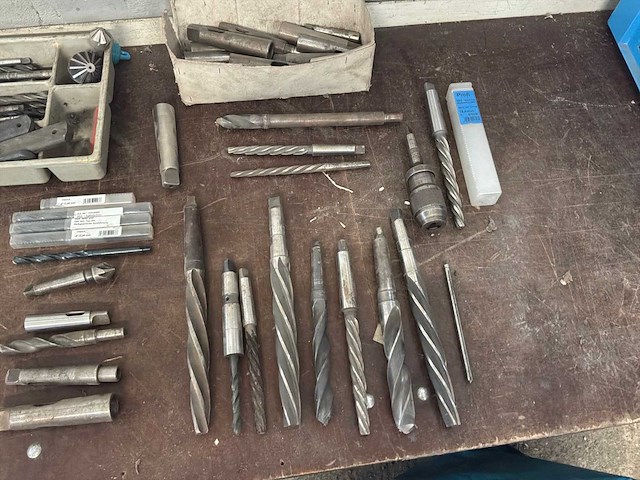 Partij industriële boren en boorhulpstukken - afbeelding 11 van  12