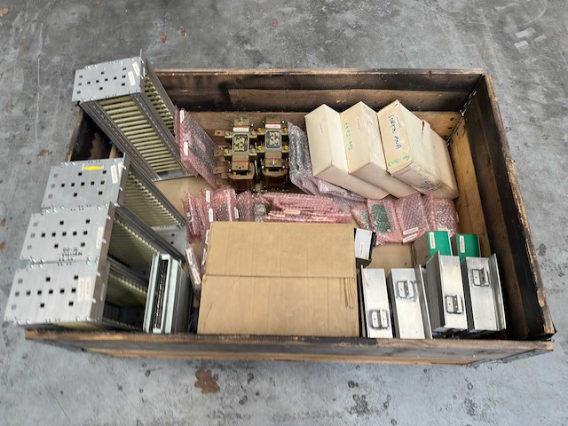 Partij industriële elektrische componenten (voedingen, modules en onderdelen) - afbeelding 9 van  9