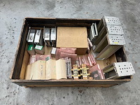 Partij industriële elektrische componenten (voedingen, modules en onderdelen) - afbeelding 7 van  9