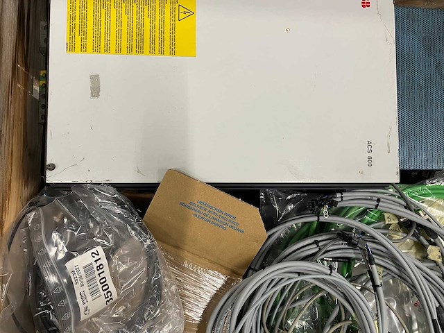 Partij industriële elektronica & diverse kabels abb acs 600 en servocables 112kg - afbeelding 6 van  6