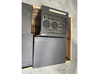 Partij industriële elektronische units / racks (4 stuks, metalen behuizing)