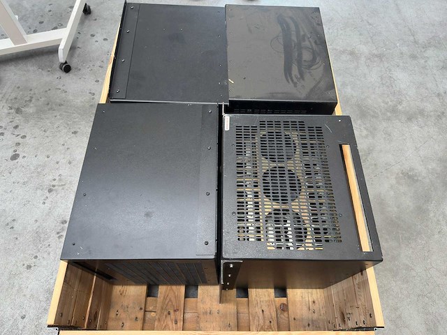 Partij industriële elektronische units / racks (4 stuks, metalen behuizing) - afbeelding 6 van  7