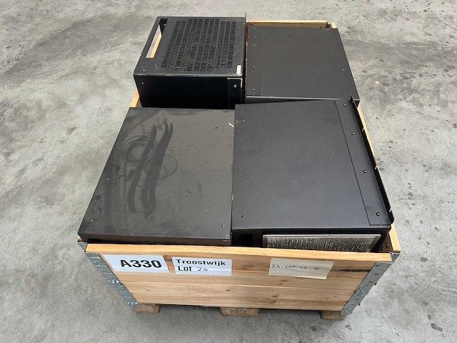 Partij industriële elektronische units / racks (4 stuks, metalen behuizing) - afbeelding 1 van  7