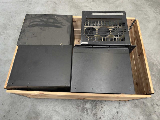 Partij industriële elektronische units / racks (4 stuks, metalen behuizing) - afbeelding 7 van  7