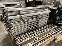 Partij industriële led lijnarmaturen met accessoires - afbeelding 3 van  13