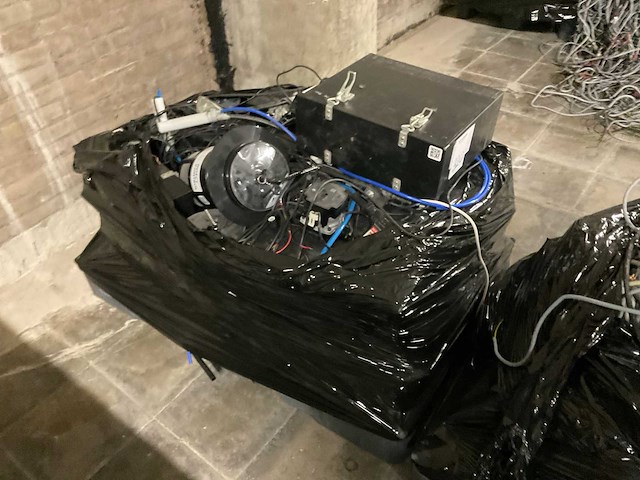 Partij industriële led lijnarmaturen met accessoires - afbeelding 12 van  13